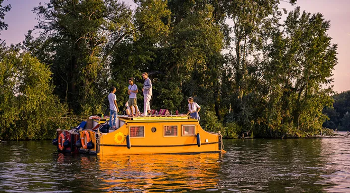 Outside view of the houseboat