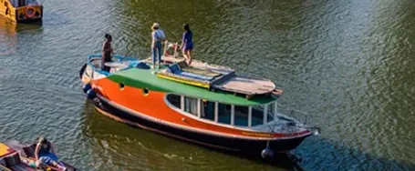 Houseboat Rossi on the water